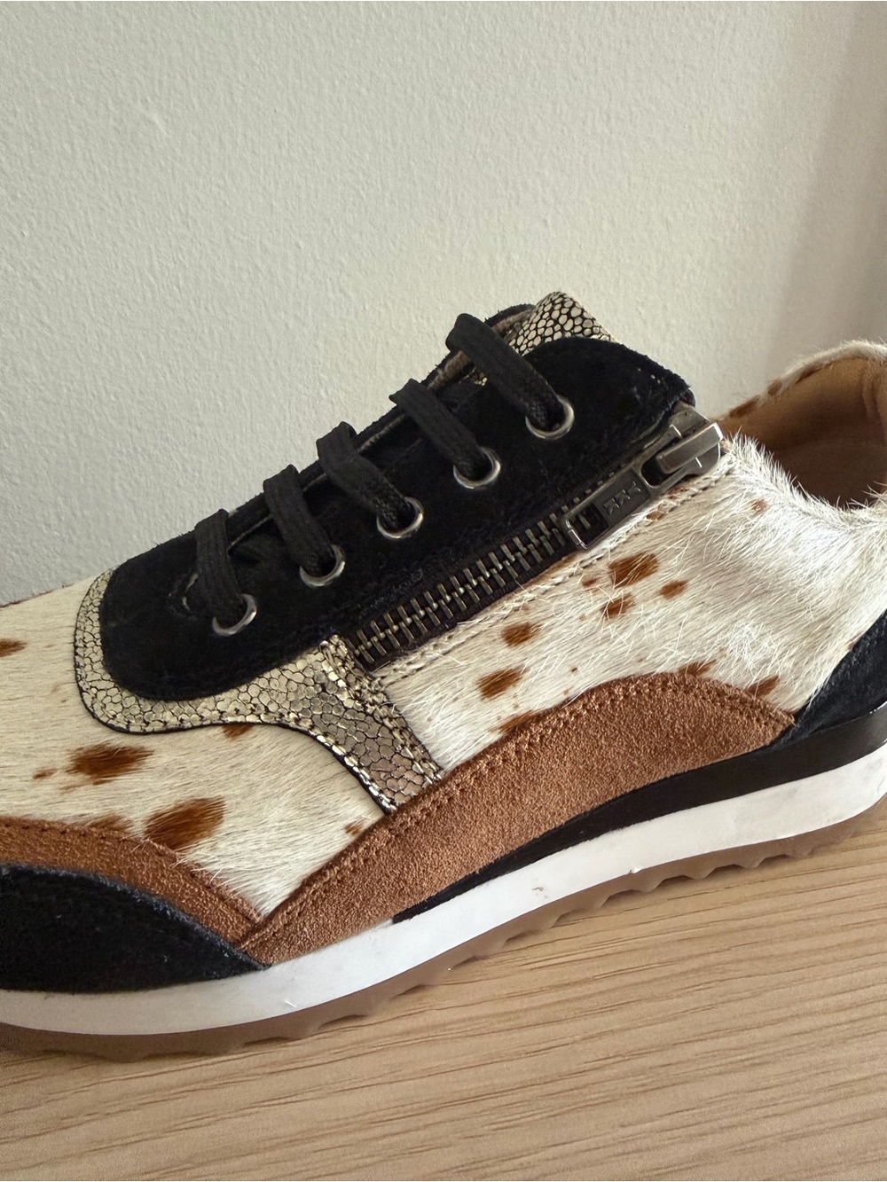 Myra Swift Cowhide Genuine Leather Sneakers Size 6 | Side Zip | NWOT - Picture 3 of 10